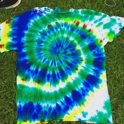 Thành phấm áo tie dye